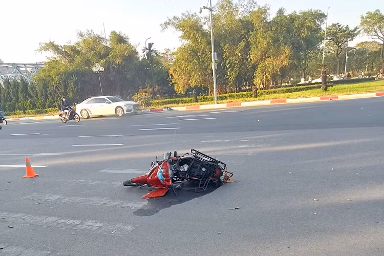 Công an đã niêm phong hiện trường và lấy mẫu vân tay trên vô lăng để xác nhận chính xác người điều khiển xe gây tai nạn. Theo thông tin các nhân chứng cung cấp, tại thời điểm xảy ra tai nạn, trên chiếc Ferrari 488 có một đôi nam nữ, chiếc xe rú ga khoảng 2-3 vòng quanh khu vực gần Sân vận động Mỹ Đình, Hà Nội.