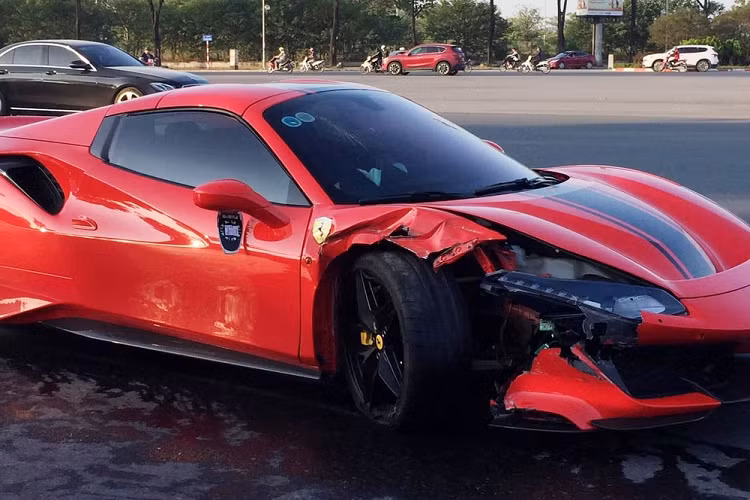 Tổng hợp kết quả điều tra, lực lượng chức năng hiện đã cơ bản xác minh được đầy đủ diễn biến, nguyên nhân vụ tai nạn. Theo đó, khoảng 3h45 phút ngày 31/10, xe Ferrari 488 Pista Spider màu đỏ do H.B.V (sinh năm 1997, trú tại phường Mỹ Đình 2, Nam Từ Liêm) cầm lái, chạy trên đường Lê Quang Đạo hướng đi Sân vận động Mỹ Đình.