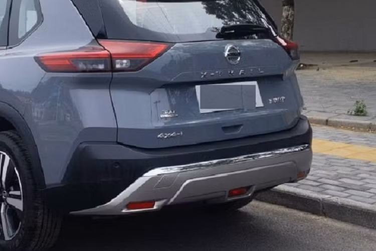 Cuối cùng là những trang bị an toàn như hệ thống hỗ trợ lái bán tự động ProPilot cải tiến. Hiện giá xe Nissan X-Trail 2022 phiên bản máy xăng 2.0L mới vẫn chưa được hé lộ. Dự kiến, xe sẽ có giá khởi điểm khoảng 180.000 Nhân dân tệ (630 triệu đồng).