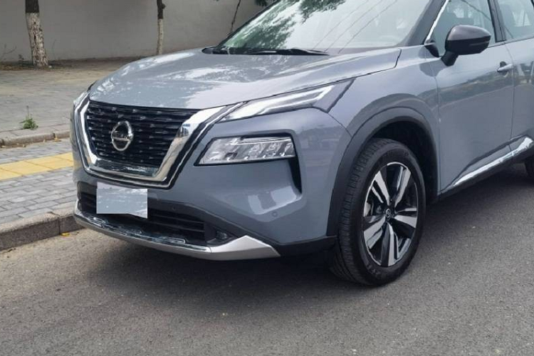 Đây chính là động cơ hiện đang được dùng cho người anh em Nissan Teana. Ở Nissan X-Trail 2022, động cơ này tạo ra công suất tối đa 224 mã lực và mô-men xoắn cực đại 350 Nm. Như vậy, xe mạnh hơn khá nhiều so với các đối thủ cùng phân khúc như Honda CR-V hay Toyota Wildlander.