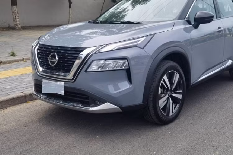 Đây chính là động cơ hiện đang được dùng cho người anh em Nissan Teana. Ở Nissan X-Trail 2022, động cơ này tạo ra công suất tối đa 224 mã lực và mô-men xoắn cực đại 350 Nm. Như vậy, xe mạnh hơn khá nhiều so với các đối thủ cùng phân khúc như Honda CR-V hay Toyota Wildlander.