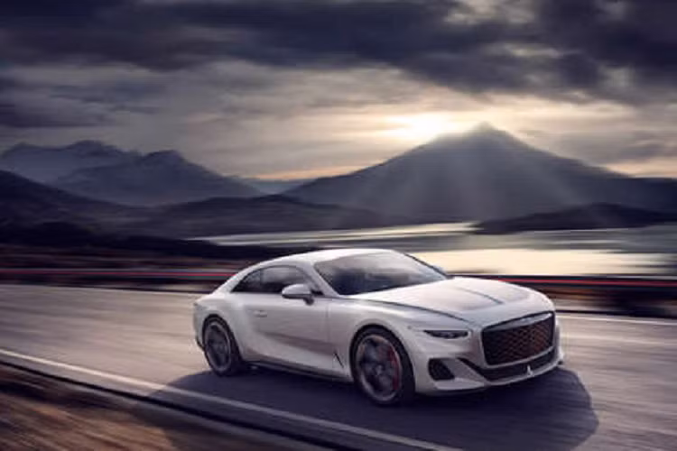 Nằm bên dưới nắp capo của Bentley Mulliner Batur 2023 mới là khối động cơ W12, dung tích 6.0L, sản sinh công suất tối đa 730 mã lực và mô-men xoắn cực đại 1000 Nm mang lại hiệu suất vượt trội cho mẫu grand touring đầu bảng của hãng xe sang nước Anh.