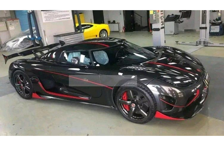 Siêu xe Koenigsegg Agera RS được trang bị động cơ V8, dung tích 5.0 lít nâng cấp, sản sinh công suất tối đa 1.160 mã lực và mô-men xoắn cực đại 1.280 Nm tại vòng tua máy 4.100 vòng/phút.