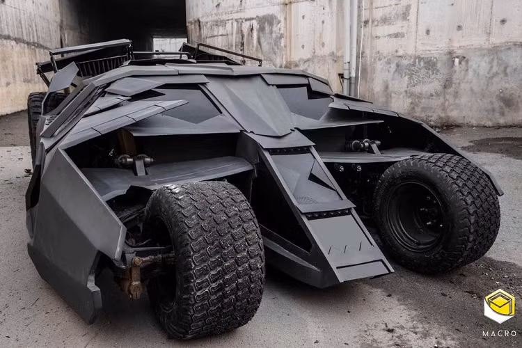 Chiếc Batmobile tự chế này được chế tạo chủ yếu phục vụ mục đích trưng bày và không thể vận hành trên đường phố vì còn liên quan đến các vấn đề như quy định và kỹ thuật