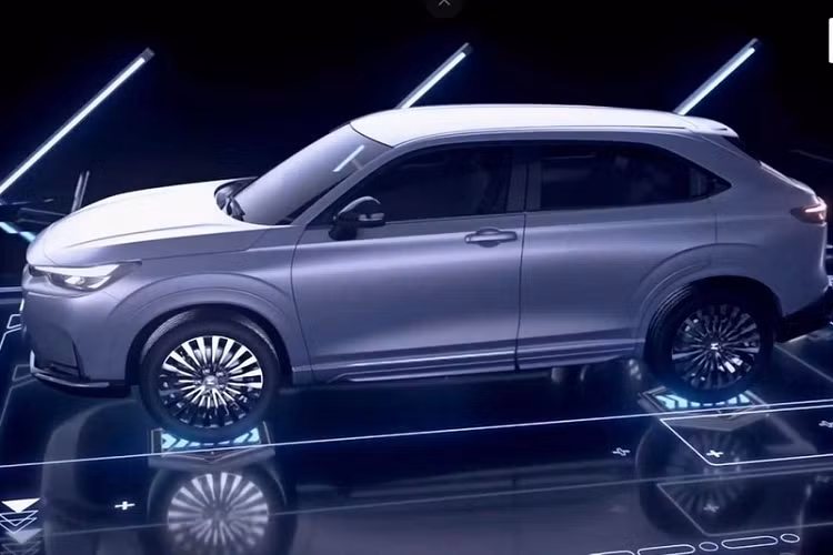 Thông tin về động cơ và vận hành của xe hiện vẫn đang là một ẩn số, nhưng có thể Honda e:Ny1 sẽ có phạm vi hoạt động tương tự như e:NP1 và e:NS1 với khả năng di chuyển từ 420 - 510 km.