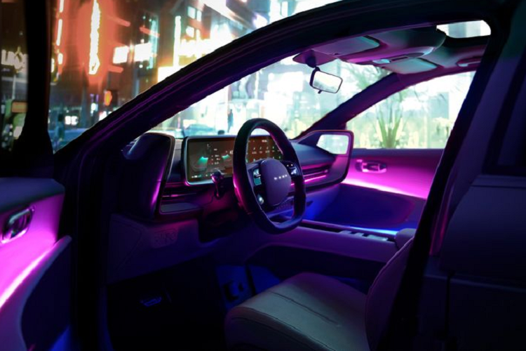 Trong khi đó, phiên bản Prestige cao cấp nhất được bổ sung ghế bọc da thân thiện môi trường, đèn pha thông minh, ghế lái với tính năng thư giãn, camera 360 độ, cảnh báo khoảng cách đỗ xe hai bên sườn và hỗ trợ đỗ xe từ xa thông minh.