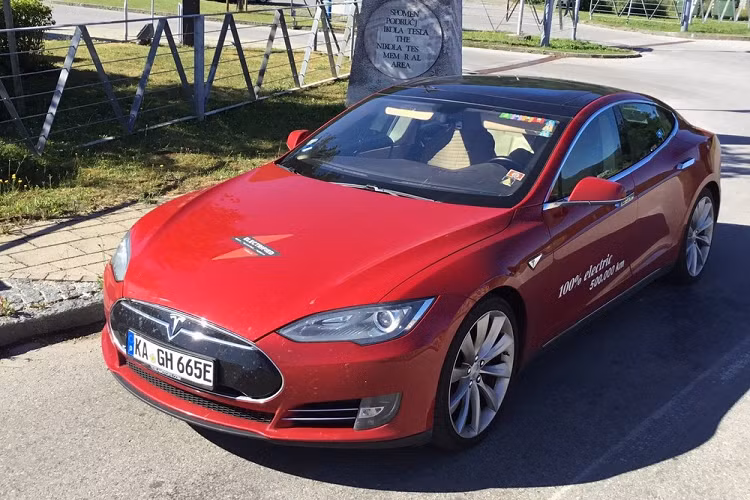 Chiec Tesla Model S chay toi 1,5 trieu km trong hon 7 nam-Hinh-2
