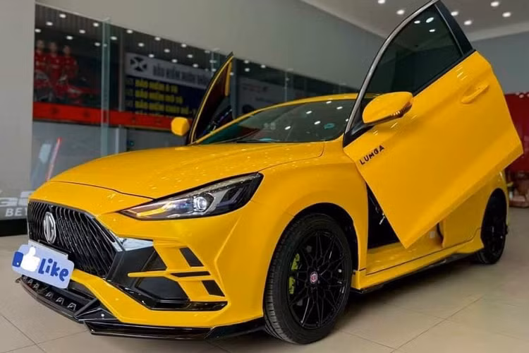 Sau khi lộ diện, chiếc MG5 Lux giá rẻ được độ từ trong ra ngoài của chủ xe tại Đồng Tháp đã trở thành tâm điểm của sự bàn tán trên mạng xã hội. Người cho rằng chủ nhân chịu chơi nhưng chưa có gu, số khác đồng lòng bỏ cửa cắt kéo sẽ ổn hơn, cũng có ý kiến làm sao vừa lòng thiên hạ, chỉ mình thấy đẹp và thích là được, bận tâm chi miệng thế gian. 
