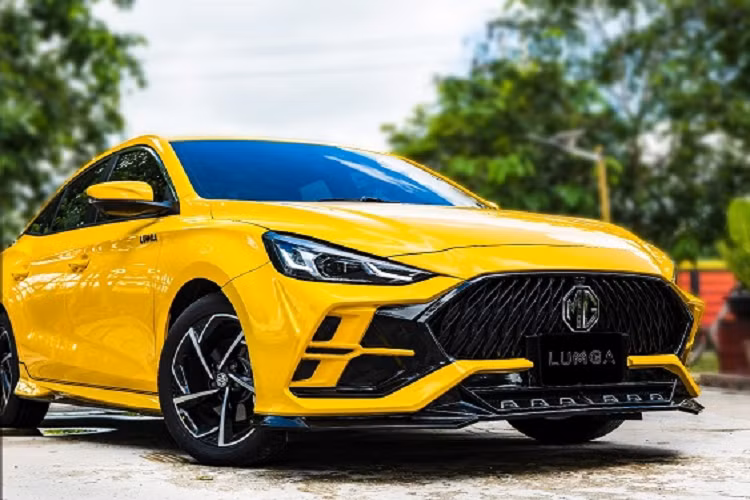 MG5 là mẫu sedan hạng C đã chính thức ra mắt thị trường Việt Nam vào tháng 3 đầu năm nay với mức giá bán chỉ từ 523 triệu đồng, được biết, giá bán này đã tăng thêm 8 triệu đồng trong lần điều chỉnh giá vào giữa tháng 9 vừa qua của MG Việt Nam. Mẫu xe có nguồn gốc từ Anh quốc nhưng hiện do người Trung Quốc làm chủ. 