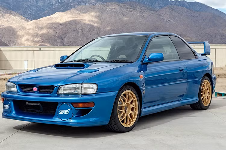 Mỗi chiếc Subaru Impreza P25 thể thao được phát triển đều dựa trên thân vỏ của Subaru WRX biến thể hai cửa nguyên bản (không phải 22B nguyên bản). Xe sử dụng vật liệu carbon dưới sự thiết kế và giúp đỡ từ Peter Stevens – người đảm nhận về ngoại hình của những chiếc xe đua như Subaru Impreza 22B và nổi tiếng nhất là siêu phẩm McLaren F1.