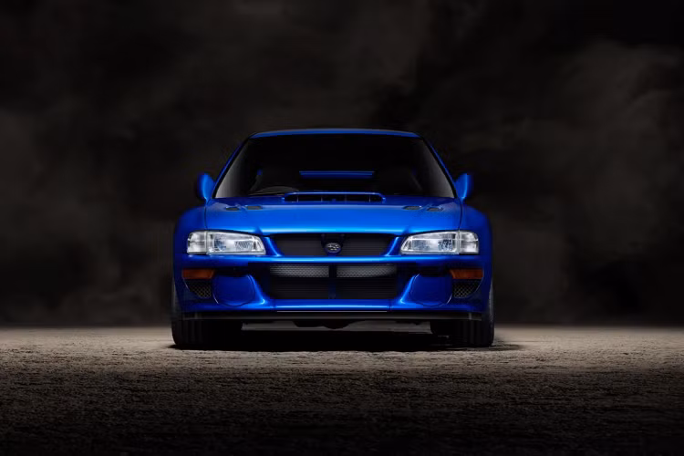 Động cơ trên chiếc Subaru Impreza P25 này được phát triển dựa trên động cơ 2.5L mới của Subaru, nhưng động cơ này được build lại thay thế piston, tay dên, van mới và cả bộ tăng áp mới (hãng Garrett). Ngoài ra, xe còn có bộ làm mát – giải nhiệt hiệu suất cao và hệ thống xả của thương hiệu Akropovic sử dụng vật liệu titan và thép không gỉ. Hệ thống phanh của hãng AP Racing sử dụng đĩa phanh đục lỗ có đường kính 380 mm sử dụng “heo” phanh 6 piston, trong khi đĩa sau có đường kính 350 mm sử dụng “heo” phanh 4 piston. Bộ giảm chấn của Bilstein có các đặc tính chống va đập và có thể điều chỉnh. “Dàn chân” xe sử dụng mâm 19 inch đi cùng với bộ lốp Bridgestone Potenza (235/35/19).