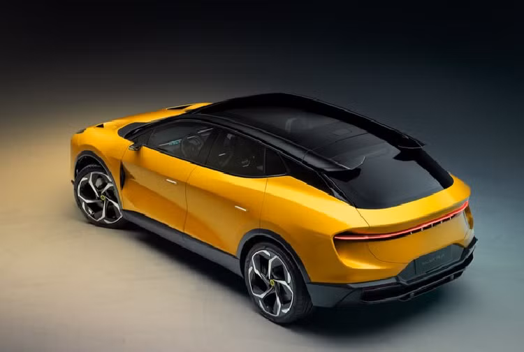 Theo Lotus, mẫu SUV điện Eletre là một trong 3 mẫu xe điện "phong cách" mà hãng sẽ ra mắt trong tương lai, đều được phát triển dựa trên nền tảng riêng đo Lotus phát triển với kết cấu chính là nhôm và thép cường lực nhằm tối ưu hóa trọng lượng và độ cứng cáp. Bên cạnh đó là công nghẹ điện 800V tương thích dòng sạc siêu nhanh và hệ thống phân phối điện dòng cao.