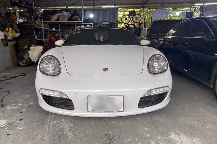 Dòng xe Porsche Boxster thể thao mui trần ra mắt lần đầu tiên vào năm 1996 đã gây chấn động giới truyền thông cũng như các tay chơi xe thế giới lúc bấy giờ. Dù đã trải qua 4 thế hệ với lịch sử phát triển 26 năm, sức hút của Porsche Boxster trên thị trường xe thể thao mui trần cao cấp không có dấu hiệu hạ nhiệt.