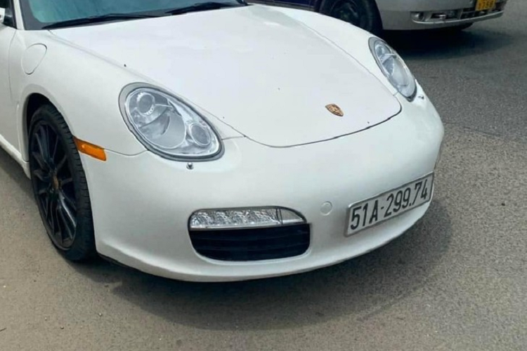 Đối với năm mô hình 2007 trở về sau, hãng xe Porsche đã giúp Boxster nhận được một động cơ sửa đổi để giúp xe có công suất mới lên đến 242 mã lực cùng với đó là thời gian đua nước rút từ vị trí đứng yên lên 100 km/h được rút xuống 6,1 giây trước khi đạt vận tốc tối đa 258 km/h.