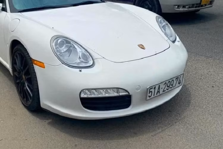 Đối với năm mô hình 2007 trở về sau, hãng xe Porsche đã giúp Boxster nhận được một động cơ sửa đổi để giúp xe có công suất mới lên đến 242 mã lực cùng với đó là thời gian đua nước rút từ vị trí đứng yên lên 100 km/h được rút xuống 6,1 giây trước khi đạt vận tốc tối đa 258 km/h.