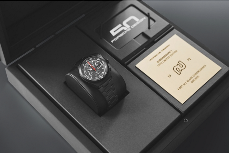 Trong khi chiếc đồng hồ Chronograph 1 - 911 50 Years sẽ đi kèm với mỗi chiếc xe đặc biệt kể trên thì Chronograph 1 - 1972 Limited Edition lại được sản xuất riêng biệt với số lượng giới hạn 500 chiếc. Nó được lấy cảm hứng từ chiếc đồng hồ đầu tiên của Porsche Design ra mắt vào năm 1972, giống hệt về kích thước và thiết kế cùng logo nổi bật. Chronograph 1 - 1972 Limited Edition có giá bán là 7.700 USD (khoảng 175 triệu đồng).