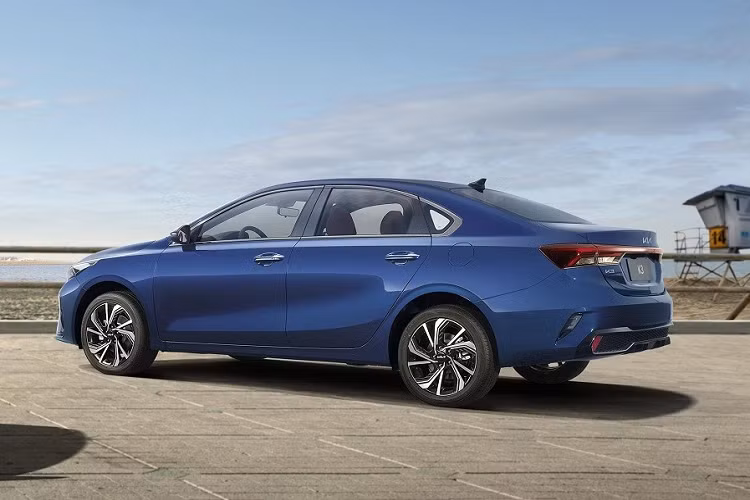 K3 phiên bản mới tại Trung Quốc có 2 tùy chọn động cơ. Thứ nhất là động cơ xăng 4 xi-lanh, tăng áp, dung tích 1.4L, sản sinh công suất tối đa 140 mã lực, kết hợp cùng hộp số tự động ly hợp kép 7 cấp. Thứ hai là động cơ xăng 4 xi-lanh, hút khí tự nhiên, dung tích 1.5L, tạo ra công suất tối đa 115 mã lực, hộp số biến thiên vô cấp CVT.