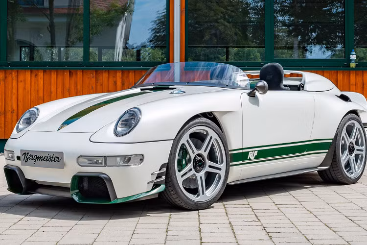 Mẫu xe RUF Bergmeister Speedster 2023 mới không mui này sở phần thân xe carbon với động cơ làm mát bằng không khí được điều chỉnh để có khả năng sản sinh công suất 444 mã lực và thiết kế độc đáo lấy cảm hứng từ những chiếc xe đua Hillclimb của Porsche.