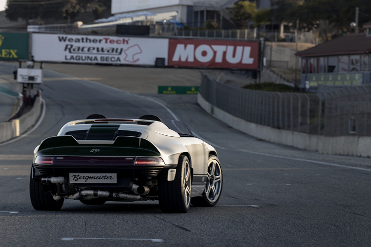 Các bộ phận đặc biệt bao gồm cản trước có các khe hút gió hiện đại được trang bị thêm các vây khí động học và các nan nhỏ, chắn bùn trước và sau với các đường cong mờ dần trên thân xe, kính chắn gió ngắn, nắp động cơ có lỗ thông hơi với cánh tích hợp. Xe được trang bị phần cánh gió đuôi dạng Ducktail độc đáo.