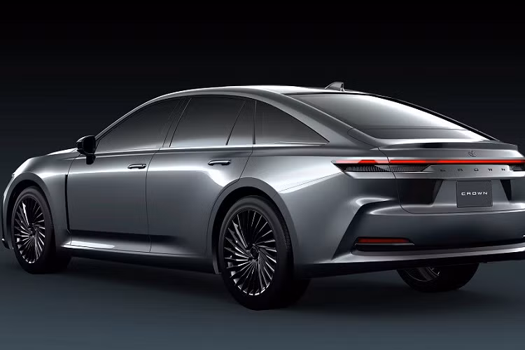 Hiện giá xe Toyota Crown Crossover 2023 tại thị trường Mỹ chưa được công bố. Trong khi đó, tại Nhật Bản, xe có giá dao động từ 4,35 - 6,4 triệu Yên (khoảng 760 triệu đến 1,08 tỷ đồng). Toyota Crown 2023 dự kiến sẽ được bán tại khoảng 40 thị trường trên toàn thế giới chứ không chỉ giới hạn tại Nhật Bản như thế hệ cũ.