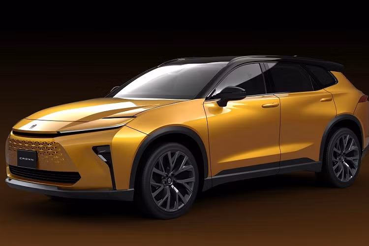 Nằm bên dưới nắp ca-pô của Toyota Crown Crossover 2023 là 2 tùy chọn động cơ. Thứ nhất là hệ truyền động hybrid, bao gồm máy xăng 4 xi-lanh, hút khí tự nhiên, dung tích 2.5L, kết hợp với 2 mô-tơ điện tương tự Toyota Camry.