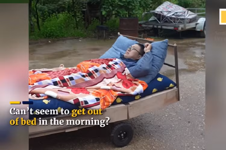 Sau khi xuất hiện trên mạng, đoạn video quay chiếc "xe giường nằm" của anh Gu ngay lập tức thu hút sự chú ý của cư dân mạng Trung Quốc. Nhiều người tỏ ra thích thú với sản phẩm tự chế của anh Gu và cũng muốn sở hữu một chiếc cho riêng mình. Bên cạnh đó, cũng có những người cho rằng chiếc "xe giường nằm" này sẽ rất hữu ích với những ai bị liệt hoặc không thể ngồi trên xe lăn nhưng muốn ra ngoài ngắm cảnh, hít thở khí trời.