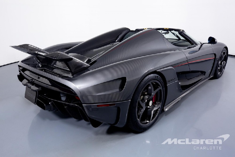 Bộ mâm của xe vẫn được làm từ 100% sợi carbon như siêu phẩm Koenigsegg Regera của chủ xe McLaren Senna độc nhất Việt Nam.