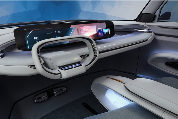 Kia EV9 Concept gây ấn tượng bởi phong cách hoang dã đậm chất tương lai tuy nhiên bản thương mại chắc chắn sẽ được tiết chế lại để phù hợp với thực tế. Dàn đèn LED ở ngoại thất sẽ được cắt giảm bớt, camera thay gương bên, cửa nghịch hay mâm 22 inch có lẽ sẽ không có trên EV9 bản sản xuất.