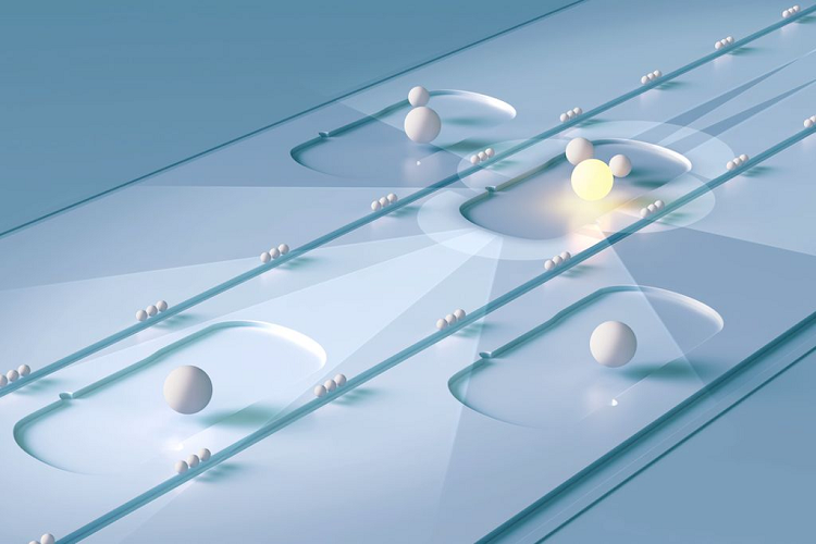 Để đưa ra cảnh báo, hệ thống sẽ phát ra âm lượng tăng dần tùy theo mức độ nghiêm trọng của tình huống. Nếu người lái xe không phản ứng, hệ thống sẽ kích hoạt đèn khẩn cấp và tự đỗ xe vào lề đường như phương án cuối cùng.