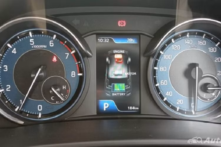 Đáng tiếc là Suzuki Ertiga Hybrid 2022 vẫn không có những tính năng an toàn chủ động. Thay vào đó, xe chỉ có hệ thống cân bằng điện tử, hỗ trợ khởi hành ngang dốc, hệ thống kiểm soát hành trình và đèn pha tự động với tính năng đèn chờ dẫn đường.