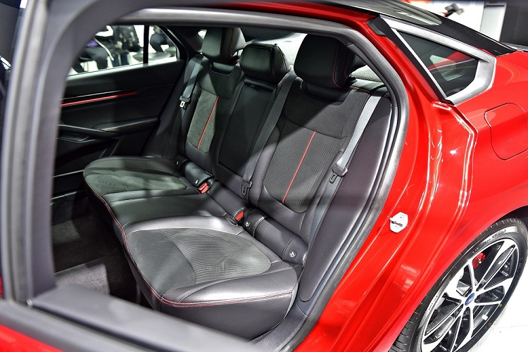 Đáng tiếc là động cơ của Ford Mondeo ST-Line Edition 2022 không có gì khác với bản thường.