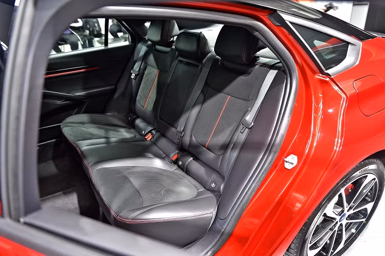 Đáng tiếc là động cơ của Ford Mondeo ST-Line Edition 2022 không có gì khác với bản thường.