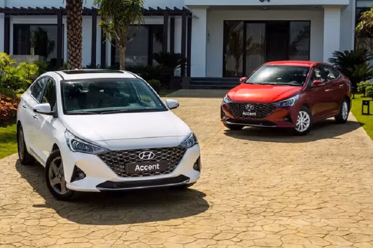 Mặc dù sự "hãm phanh" của Accent trong thời gian gần đây đã khiến cho dòng này dần tụt về phía sau danh sách các xe bán chạy nhất toàn thị trường.