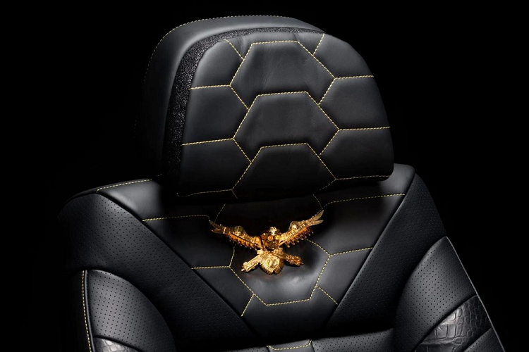 Một yếu tố khác góp phần giúp Dartz Black Tiger chống đạn có trọng lượng nhẹ là những tấm kính sử dụng công nghệ Saphire Glass của Saint Gobain, vì chúng mỏng hơn nhiều so với kính chống đạn đạo tương đương. Suy xét việc giá cả không phải là vấn đề đối với người mua Dartz, Saphire Glass chỉ nặng bằng một nửa so với các loại kính khác, và vẫn có thể cung cấp mức độ bảo vệ NIJ III đến NIJ IV hoặc NATO STANG.