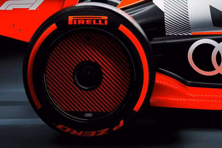 Sự kết hợp giữa hiệu suất cao và tính cạnh tranh luôn là động lực thúc đẩy sự đổi mới và chuyển giao công nghệ trong ngành. Với các quy định mới, bây giờ là thời điểm thích hợp để chúng tôi tham gia vào giải đua này. Xét cho cùng, Công thức 1 và Audi đều theo đuổi các mục tiêu mang tính bền vững.”