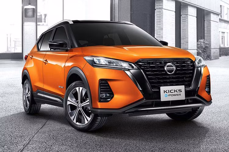 Mới đây, các đại lý đã đồng loạt chào khách đặt cọc Nissan Kicks 2022 mới tại Việt Nam. Đây là mẫu xe Nissan hoàn toàn mới, lần đầu xuất hiện tại Việt Nam và dự định sẽ được ra mắt vào tháng 5 tới đây.