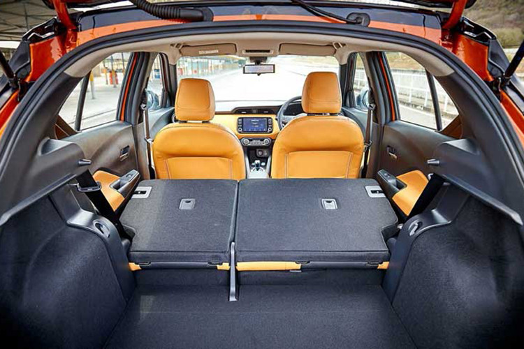 Về tính năng an toàn, mẫu mẫu xe sắp được bán ra tại Việt Nam sẽ sở hữu 2 túi khí phía trước và bộ căng dây đai an toàn làm các trang bị tiêu chuẩn. Ngoài ra, Nissan Kicks còn tùy chọn 2 túi khí rèm và 2 túi khí bên sườn ở các phiên bản cao cấp hơn.