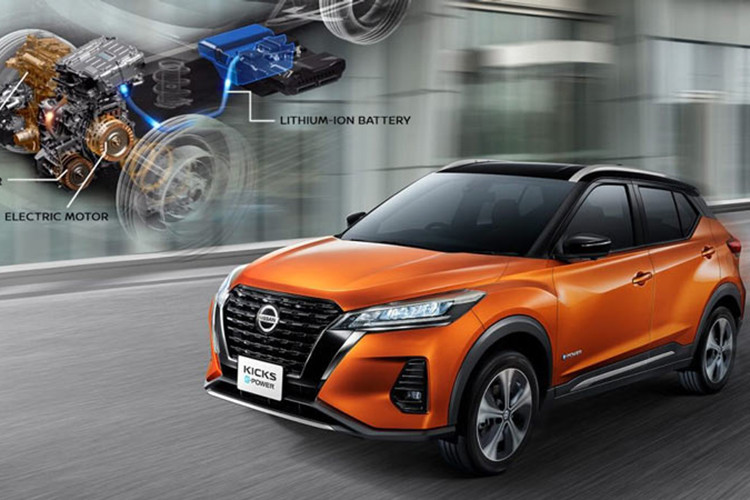 Không giống như các quốc gia khác, một số tính năng Nissan Intelligent Mobility như: cảnh báo điểm mù, phân phối lực phanh điện tử, gương chiếu hậu thông minh, cảnh báo chệch làn đường và hỗ trợ giữ làn đường trên Kicks 2021 bán tại Việt Nam bị cắt bỏ. Hệ thống cảnh báo va chạm phía trước và phanh khẩn cấp tự động cũng không được trang bị.