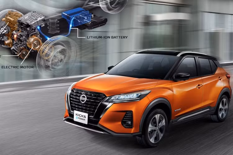 Không giống như các quốc gia khác, một số tính năng Nissan Intelligent Mobility như: cảnh báo điểm mù, phân phối lực phanh điện tử, gương chiếu hậu thông minh, cảnh báo chệch làn đường và hỗ trợ giữ làn đường trên Kicks 2021 bán tại Việt Nam bị cắt bỏ. Hệ thống cảnh báo va chạm phía trước và phanh khẩn cấp tự động cũng không được trang bị.