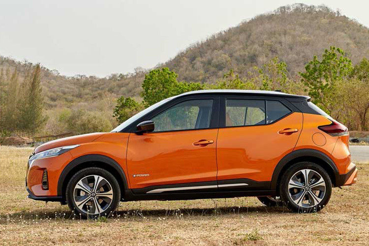 Ngoài việc sắp ra mắt, các tư vấn bán hàng cũng hé lộ giá xe Nissan Kicks 2022 sẽ khởi điểm từ 650 triệu đồng, thuộc tầm trung ở phân khúc SUV đô thị cỡ B và cạnh tranh trực tiếp với Kia Seltos hay Hyundai Kona.