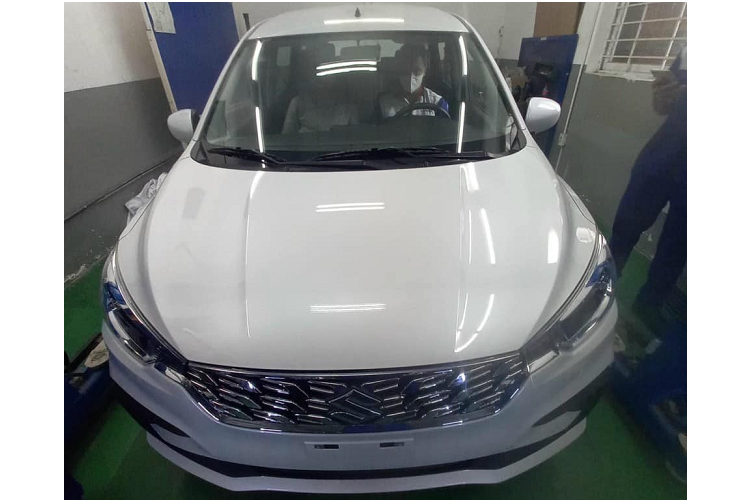 Theo thông tin đăng trên Cục Đăng kiểm Việt Nam, lượng xăng tiêu thụ của bản số sàn là 5,95 lít/100 km trong đô thị, 5,05 lít/100 km ngoài đô thị và 5,38 lít/100 km kết hợp. Những con số tương ứng của phiên bản số tự động là 6,42 lít/100 km trong đô thị, 5,27 lít/100 km ngoài đô thị và 5,69 lít/100 km kết hợp.