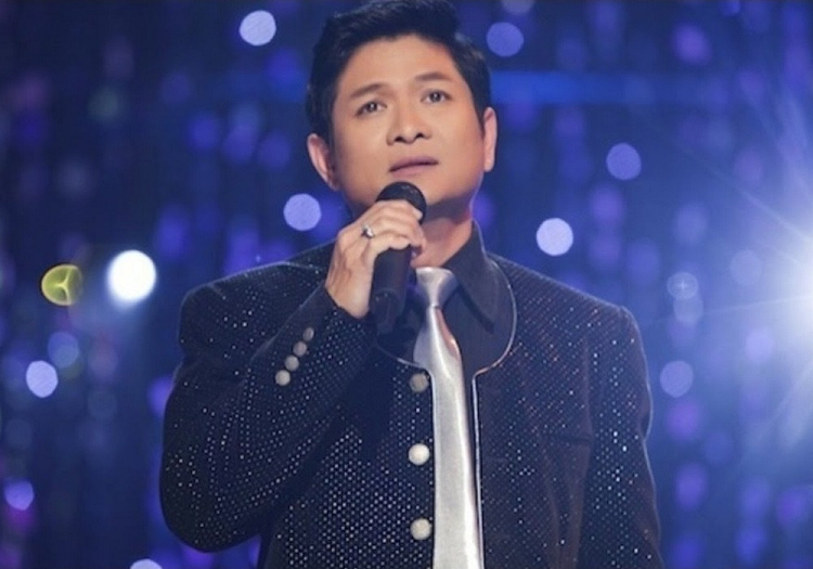 Danh ca Manh Dinh tuoi 60: 'Toi va ban gai khong nghi toi chuyen cuoi'-Hinh-3