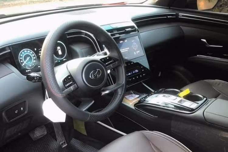 Tuy nhiên, nhiều ý kiến cho rằng mức giá này khá cao, tầm giá này nên “đập hộp” xe mới, không đáng để mua xe “lướt”. Dẫu vậy, mẫu xe này có thể sẽ hấp dẫn được các khách hàng đang muốn sở hữu nhanh Tucson 1.6 2022 với nhiều công nghệ nổi bật trong phân khúc.