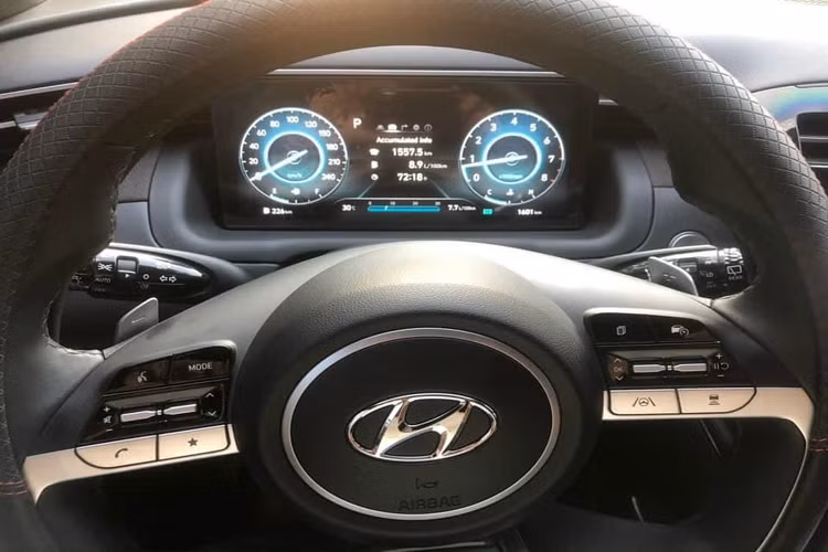 Đa số khách mua xe đều quan tâm đến phiên bản máy xăng 1.6 Turbo Đặc biệt “full options” này, tuy nhiên phiên bản này được đưa về đại lý không nhiều, khách đặt mua sẽ mất thời gian chờ đợi.