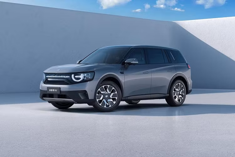 Vào hồi tháng 12 năm ngoái, công ty chuyên sản xuất xe máy điện Niu Chuangxin Energy Technology (Niu) của Trung Quốc đã chính thức ra mắt thương hiệu con mới mang tên Niutron. Sự kiện này đánh dấu bước tiến mới của Niu khi tham gia vào thị trường ôtô điện vốn đã rất đông đúc tại Trung Quốc.