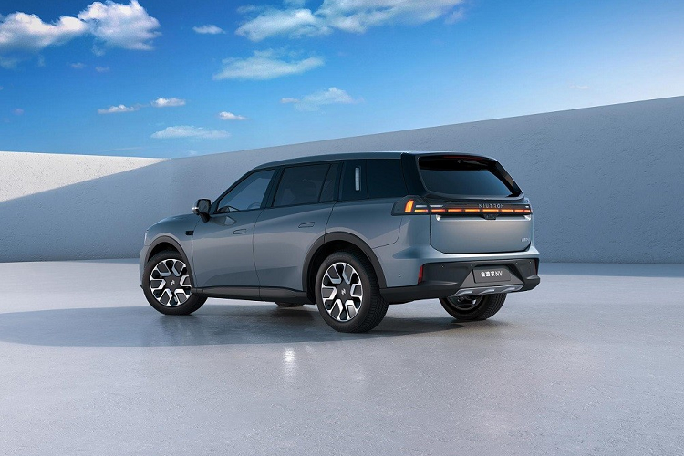 Được biết, Niu là công ty do ông Li Yinan, cựu giám đốc công nghệ của Baidu, sáng lập. Hiện Niu là một trong những nhà sản xuất xe máy điện và hybrid lớn nhất thế giới với doanh số lên đến hàng triệu chiếc. Ngoài ra, Niu còn là công ty sản xuất xe máy điện mang phong cách Vespa lớn nhất thế giới.