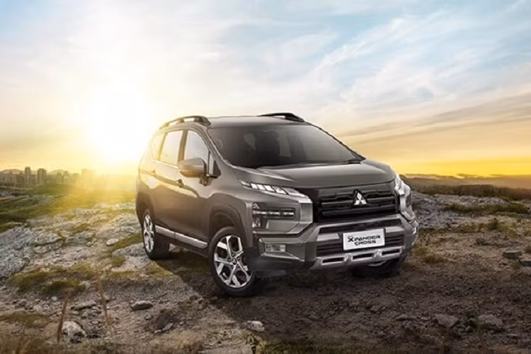 Đáng tiếc là trang bị an toàn của xe vẫn khá cơ bản với 2 túi khí trước, hệ thống chống bó cứng phanh ABS, phân bổ lực phanh điện tử EBD, trợ lực phanh BA, hỗ trợ khởi hành ngang dốc, cân bằng điện tử và hệ thống kiểm soát hành trình.