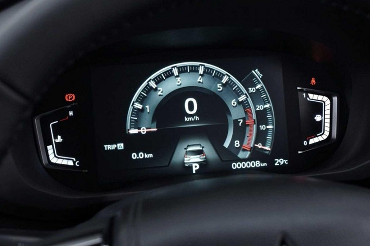 Tiếp đến là cản sau mới tích hợp đèn phản quang hình chữ nhật và ốp màu bạc chia thành 3 khoang tương tự cản trước. Cũng giống như Xpander mới, Mitsubishi Xpander Cross 2023 sở hữu chiều cao gầm dao động từ 220 - 225 mm, tùy phiên bản. Các kích thước còn lại của xe gần như không thay đổi, trừ chiều rộng tăng nhẹ 40 mm lên 1.790 mm.