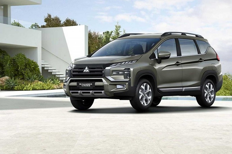 Ở phiên bản mới, mẫu MPV này đã thay đổi đáng kể, tương tự người anh em Mitsubishi Xpander. Điều này được thể hiện rõ qua thiết kế ngoại thất của Mitsubishi Xpander Cross 2023, đặc biệt là đầu xe.
