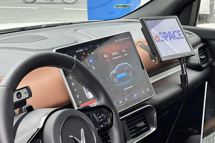 VinFast VF8 khong bien, gan day camera chay tren duong de lam gi?-Hinh-4